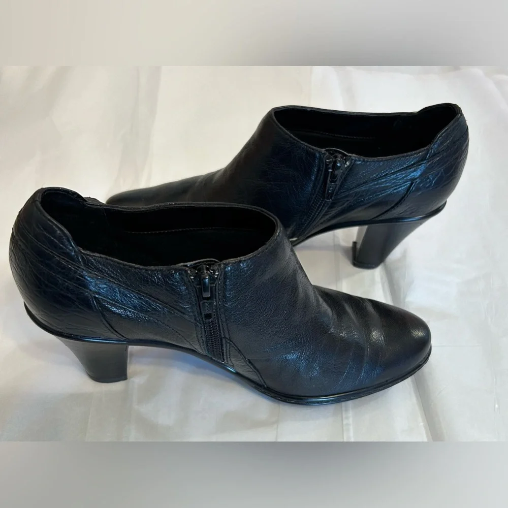 Clarks Ankle Boots Booties Womens 6.5 Black Pre Owned